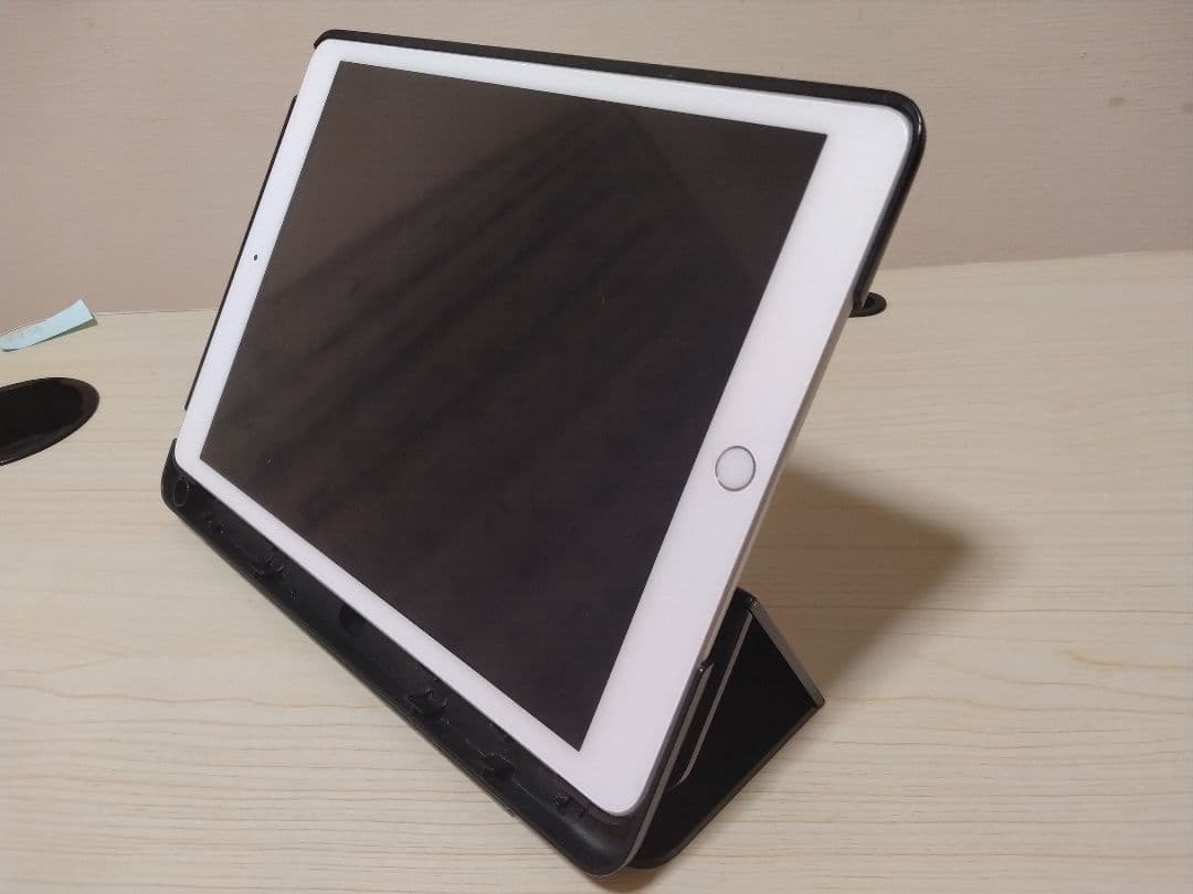 4 iPad 10.2インチ本体、128GB、シルバー、8世代、値下げ交渉不可