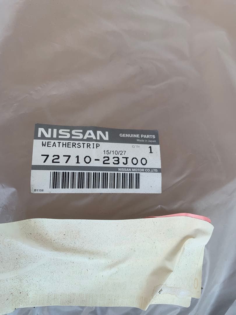 y60サファリ 日産純正品　ウェザーストリップ　ウィンドシールド①