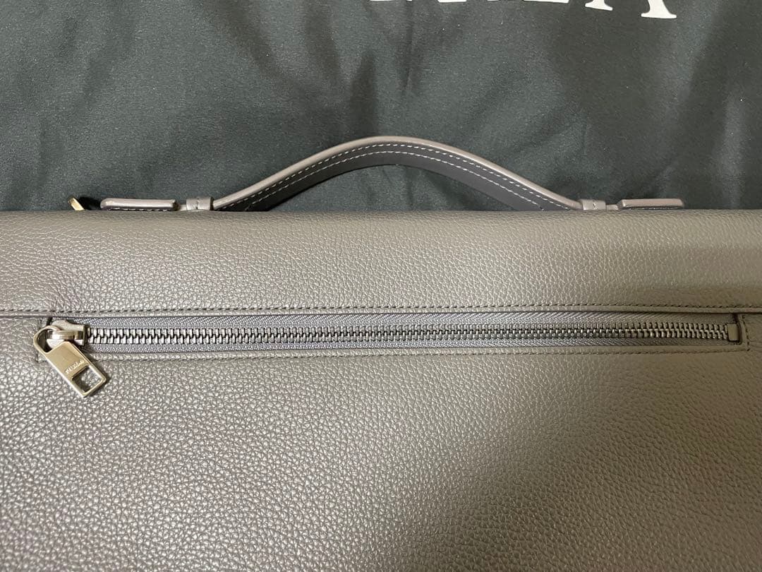 マ*ん様 極上美品　正規品　本革　FURLA ビジネスバッグ　シボ革　グレー