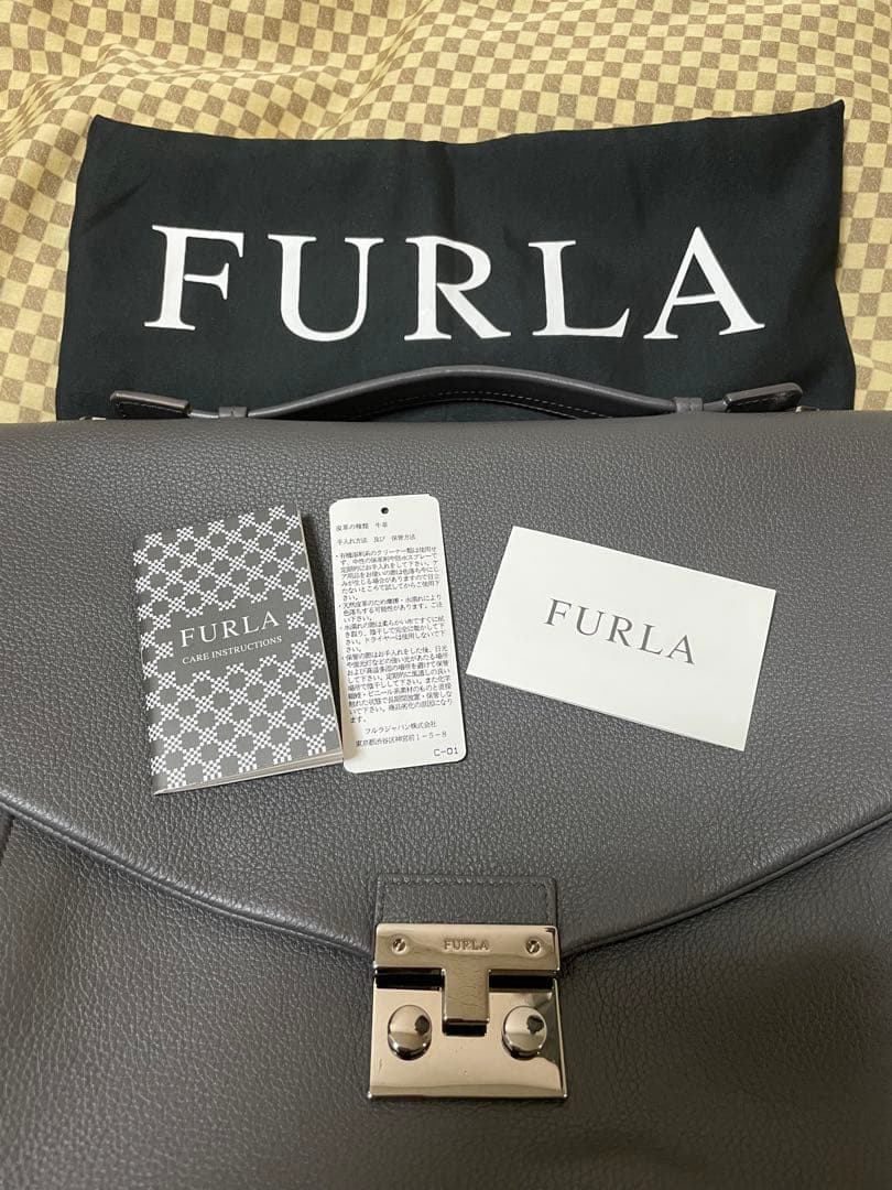マ*ん様 極上美品　正規品　本革　FURLA ビジネスバッグ　シボ革　グレー
