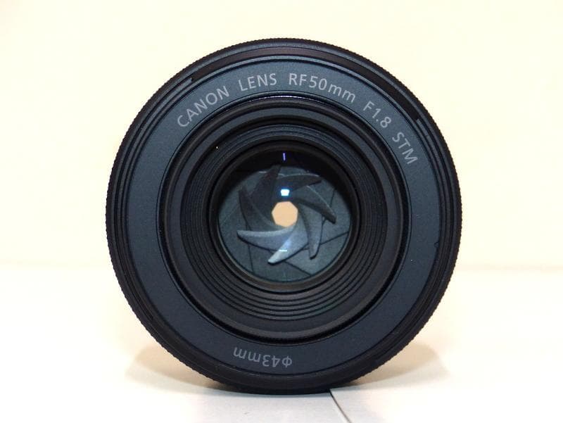 【2429】 新品同様 キャノン RF 50mm F1.8 STM 単焦点レンズ