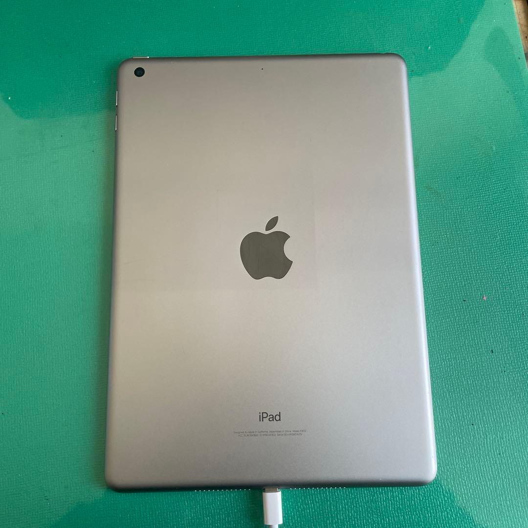 Apple iPad 第五世代 Wi-Fi 32GB シルバーキーボード付き