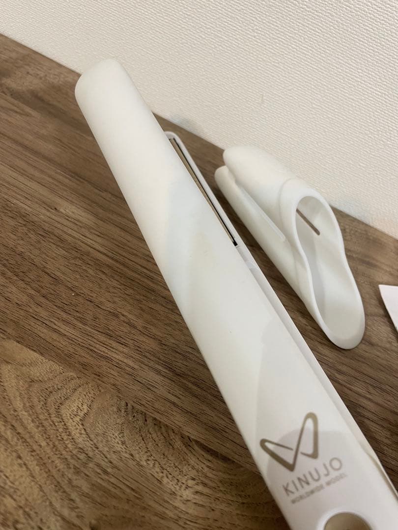 【未使用】kinujo キヌジョ絹女　DS200 ストレートヘアアイロン海外対応