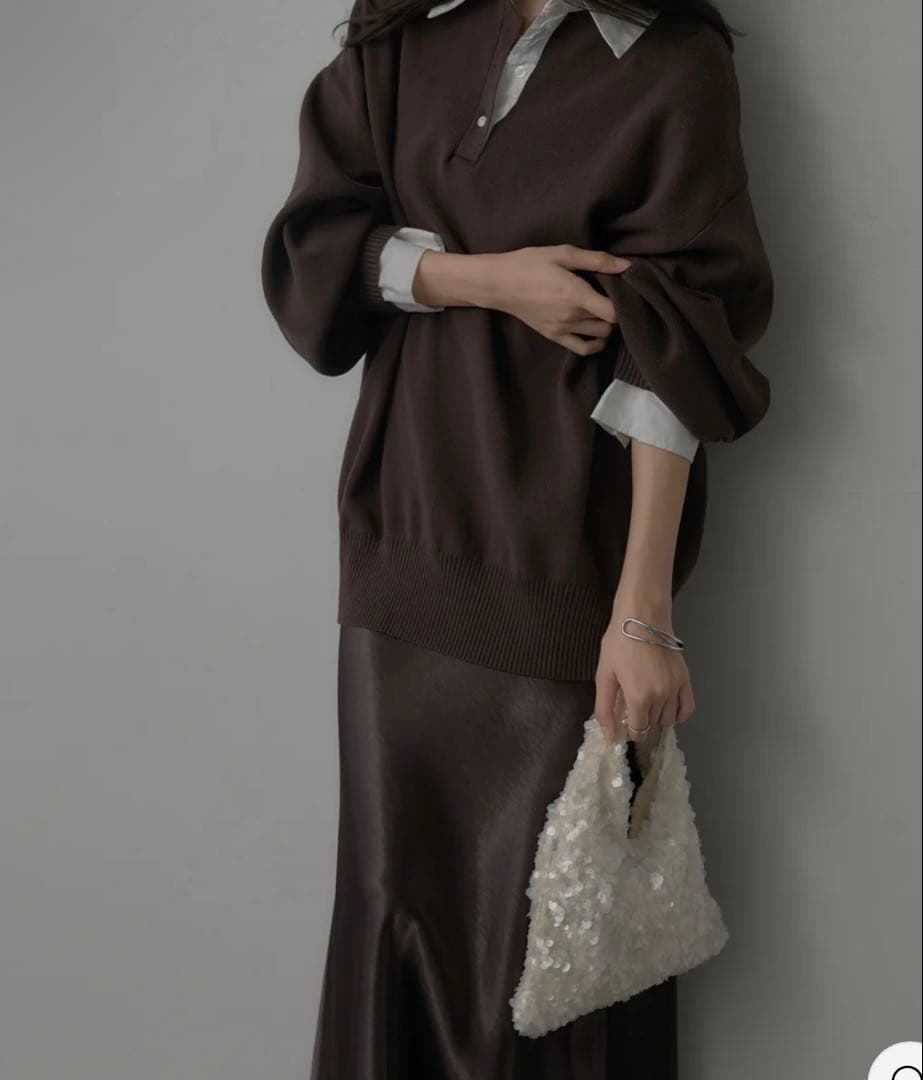 ブラウン　襟付きポロトップス+ナローAラインサテンスカート　nairo