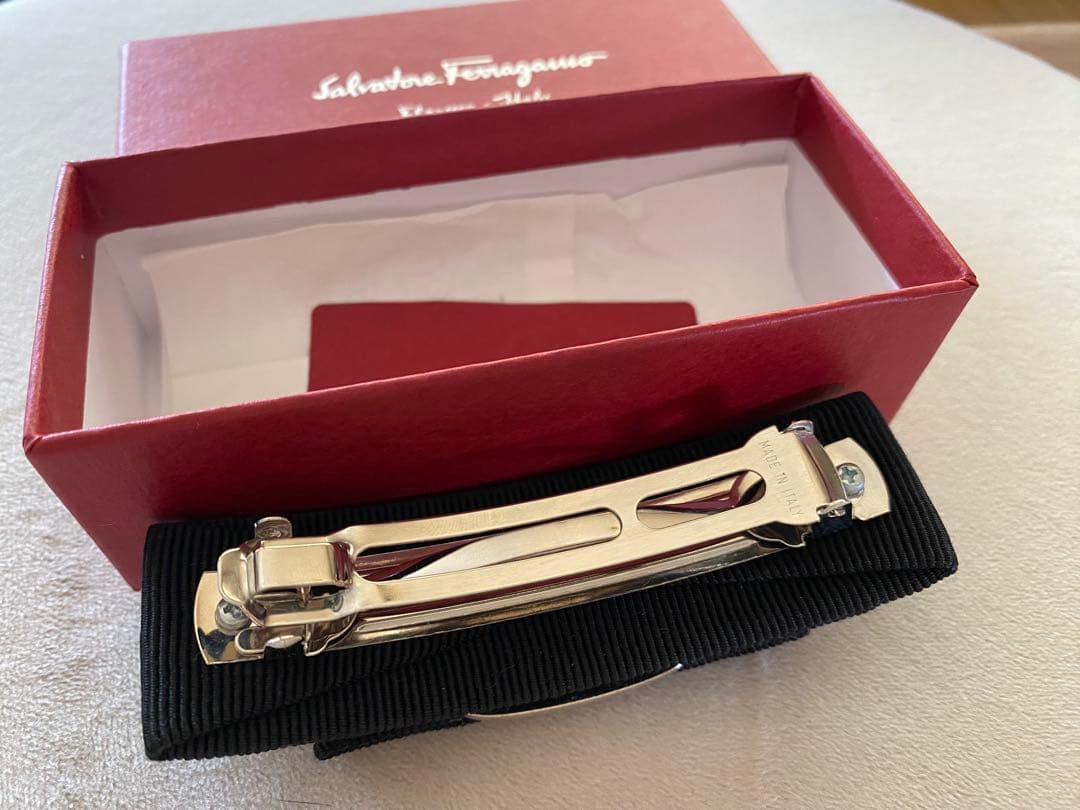 美品　フェラガモFERRAGAMO＊バレッタ Vara Bow 黒xシルバー