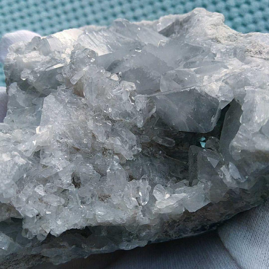 高品質 750g セレスタイト 天青石 セレスタイン 原石 クラスター ジオード