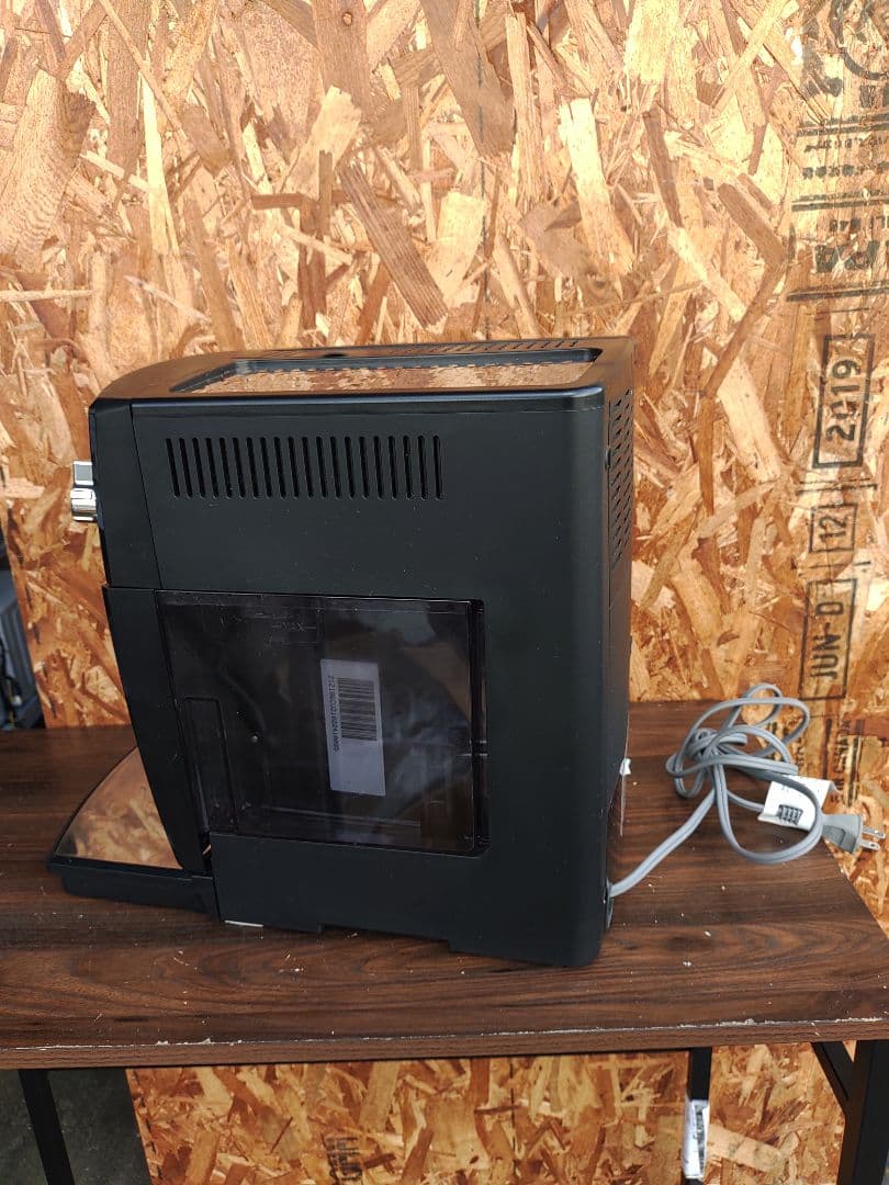 デロンギ全自動エスプレッソマシン マグニフィカSブラック ESAM04110ВН