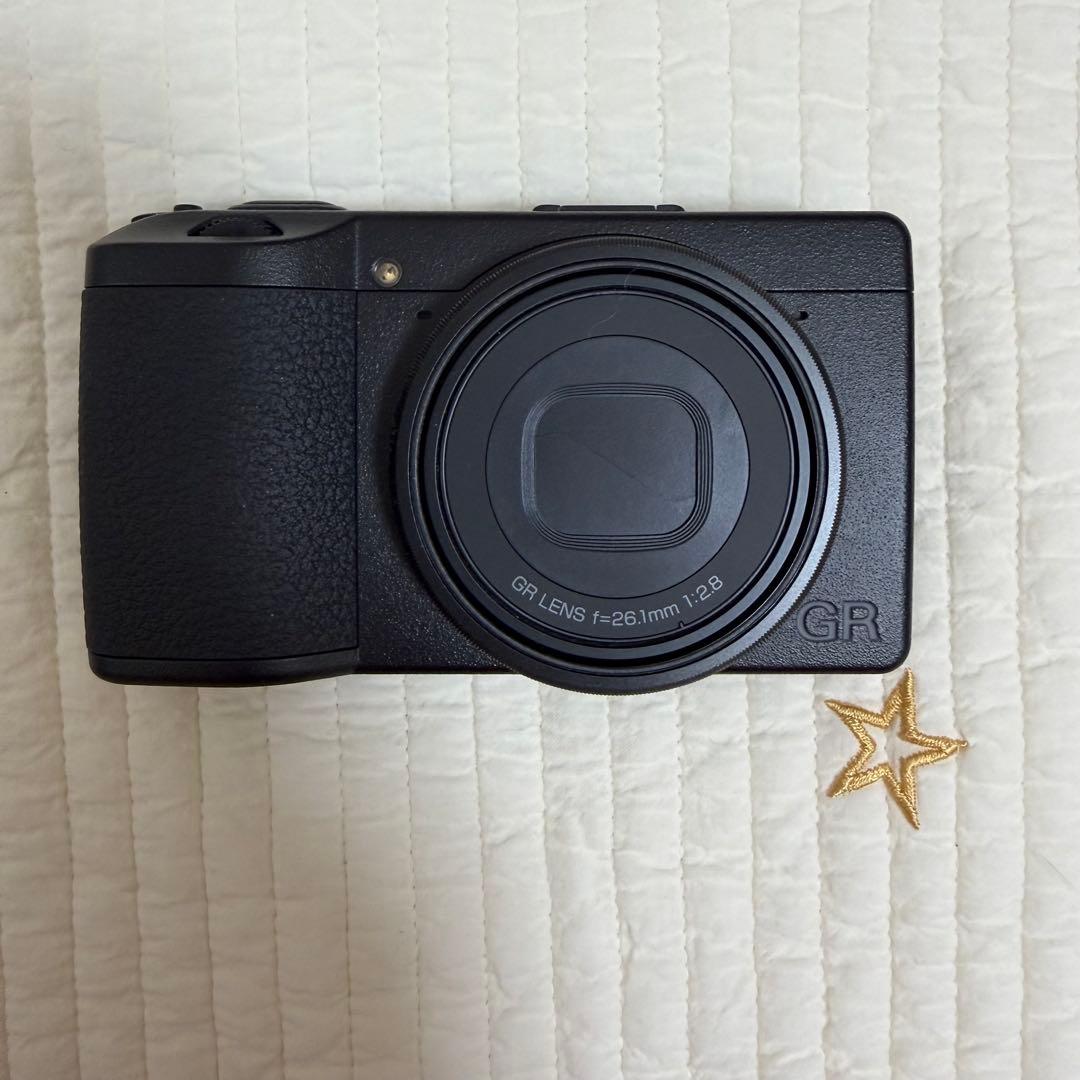 「室内試し撮りのみ」　RICOH GX III