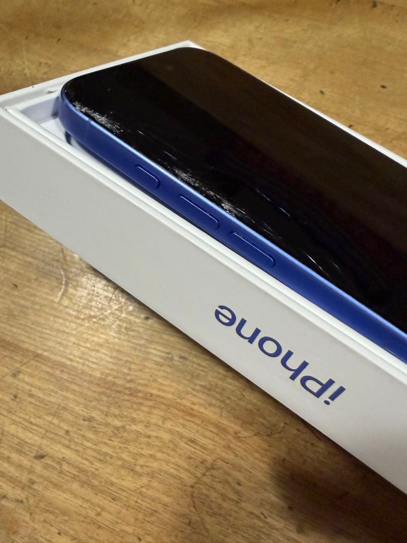 iPhone 16 ブルー 256GB SIMフリー 画面割れあり