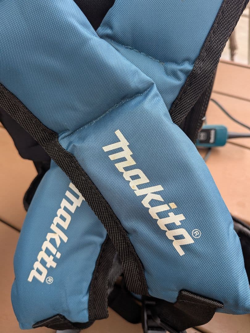 ​マキタ 18V+18V 充電式背負いクリーナー VC260D（本体・付属品）