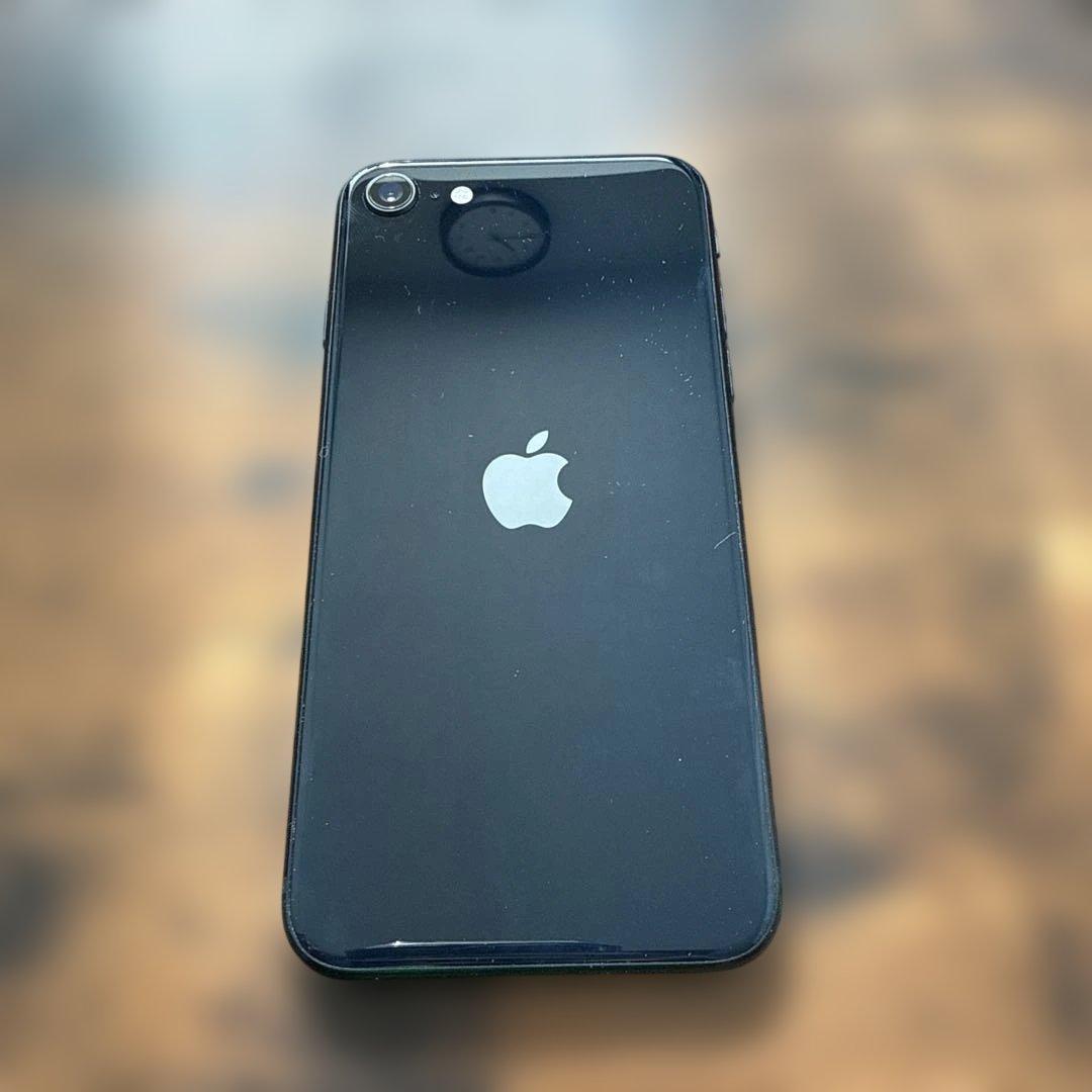 Apple iPhone SE 第3世代　ブラック