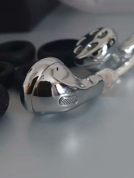 TRN Seahorse Pro イントラコンカ イヤホン　フラグシップ