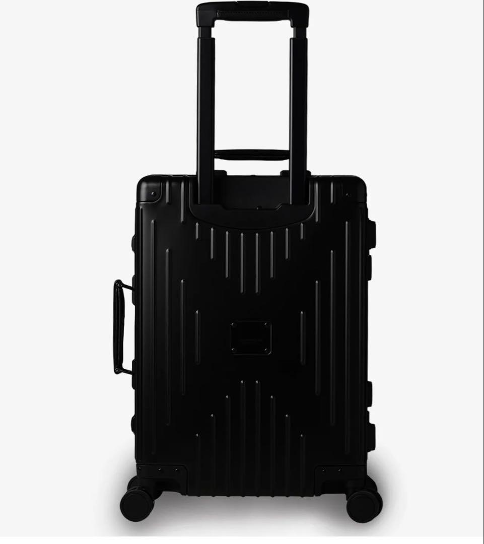 イノベーター 36L アルミスーツケース ステルス(黒） inv1811