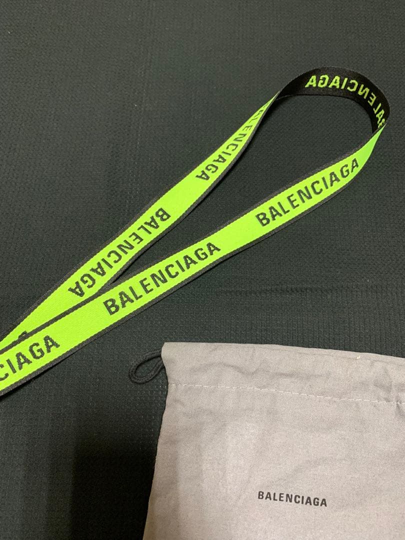 バレンシアガ ネックストラップ 蛍光イエロー