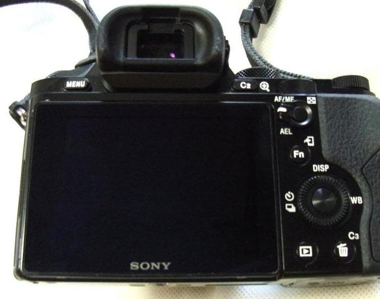 SONY α7R ボディ+バッテリー2個+充電器+他付属品 (訳あり)