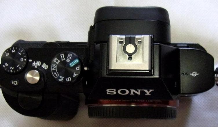 SONY α7R ボディ+バッテリー2個+充電器+他付属品 (訳あり)