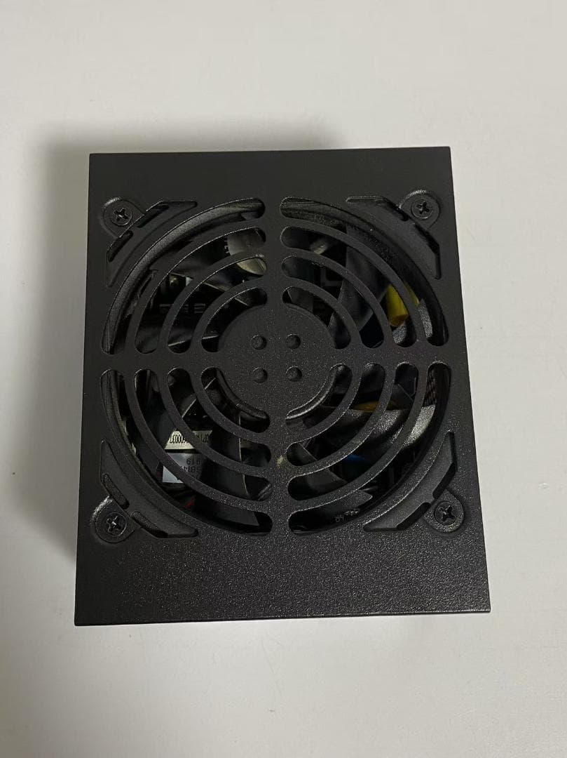 SilverStone 700W SFX 80 PLUS Platinum 電源