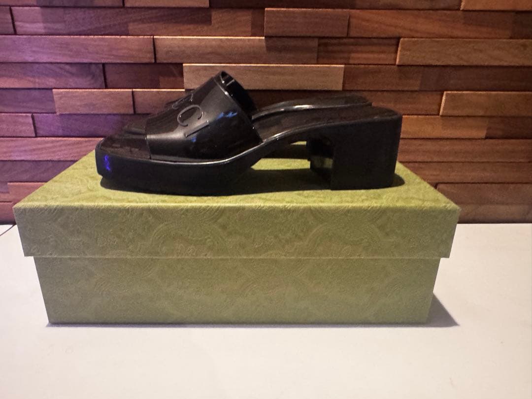 GUCCI ブラックサンダル ヒール付き 箱付き