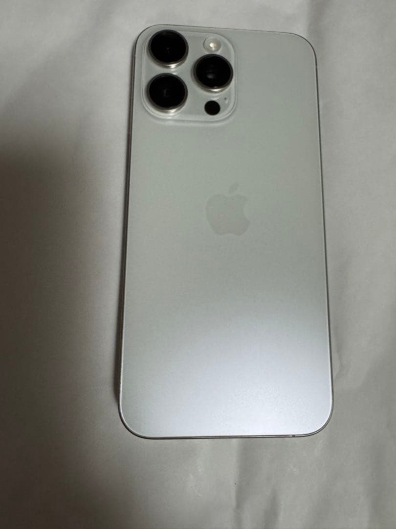 iPhone15promax 1.02TB バッテリー89% 赤ロム保証 白