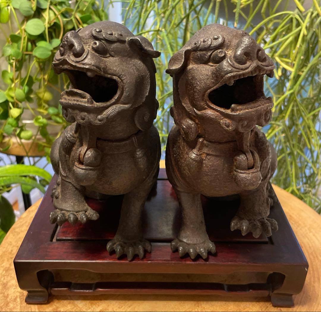 中国 骨董品 鉄製 狛犬 獅子像 木製台座付き