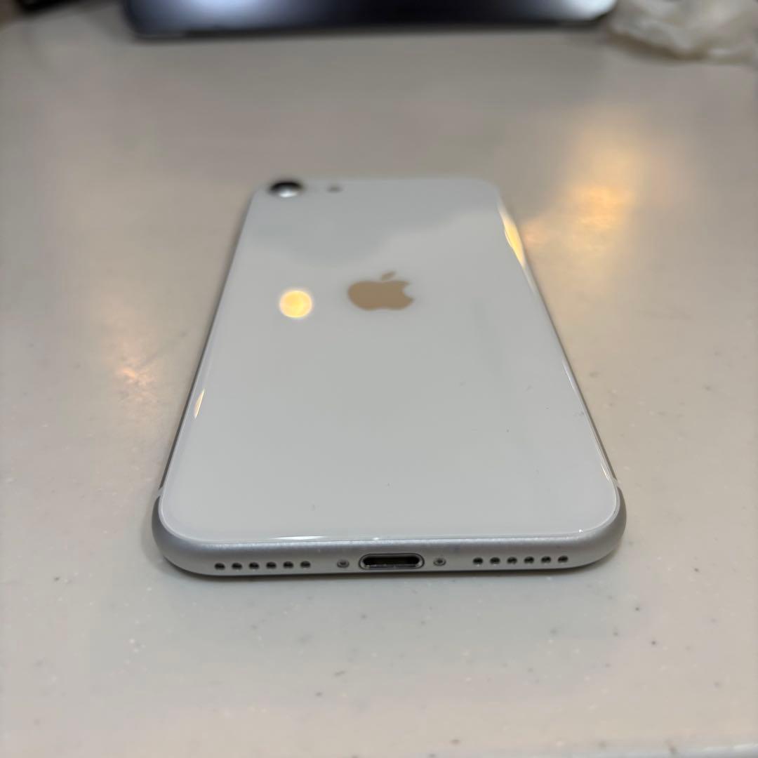 Apple iPhone SE 第二世代 ホワイト SIMロックなし
