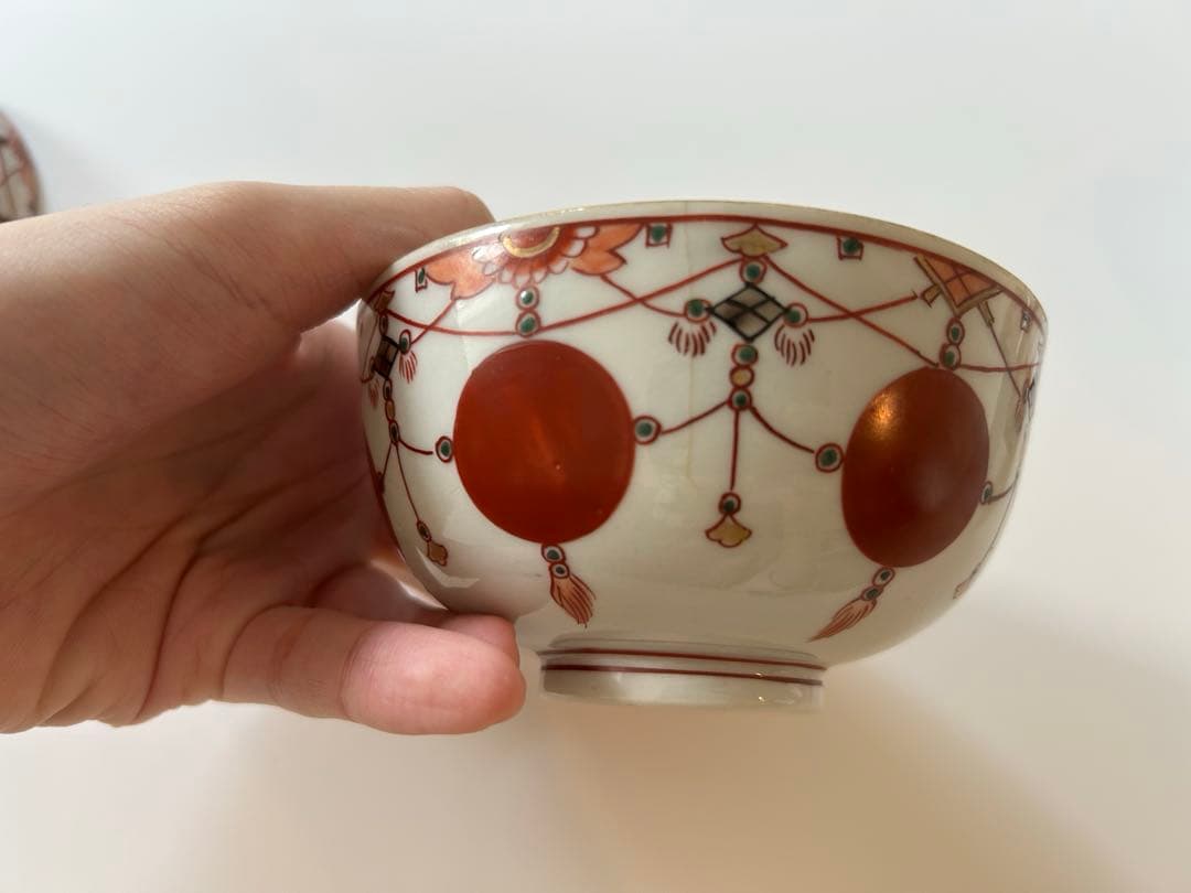 赤玉瓔珞紋　蓋茶碗　2客　少し難あり