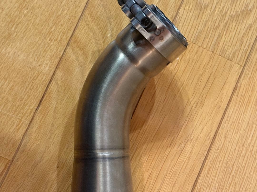 アクラポビッチ　マフラー