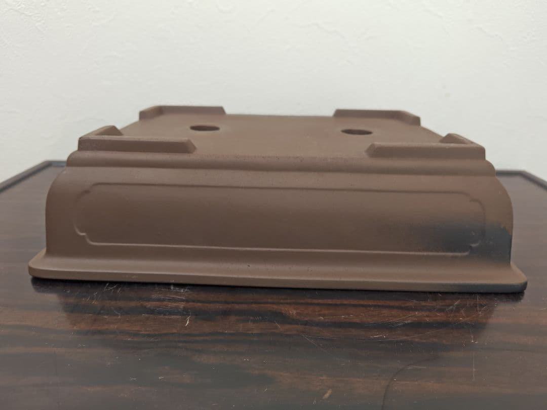 ブラウンの陶器製長方角形盆栽鉢 約32cm×23.5cm×8.7cm　落款　宝泉