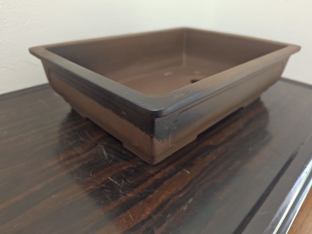 ブラウンの陶器製長方角形盆栽鉢 約32cm×23.5cm×8.7cm　落款　宝泉