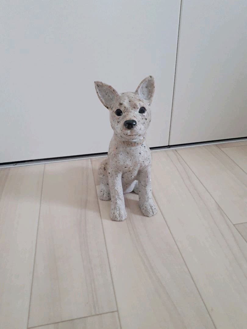 犬　チワワ？　石の置物