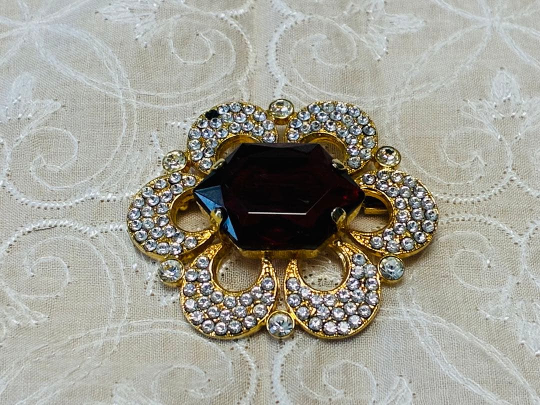 Dolce & Gabbana フラワーブローチ　石外れ有