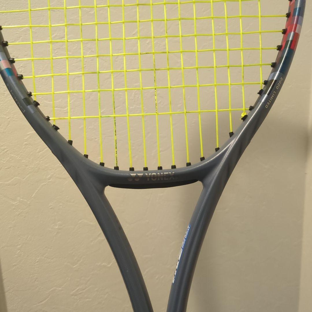 美品　YONEX テニスラケット VCORE98 2020Limited