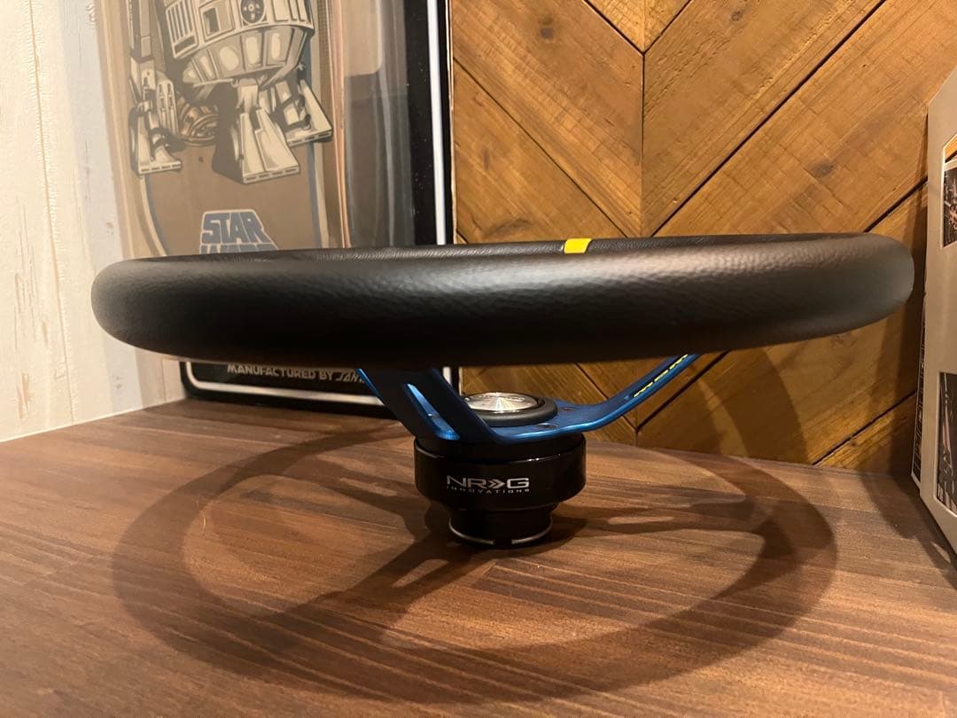 Momoステアリング　35パイ　ほぼ新品