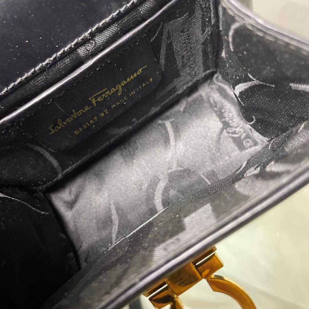 フェラガモ　ガンチーニ　ミニショルダーバッグ