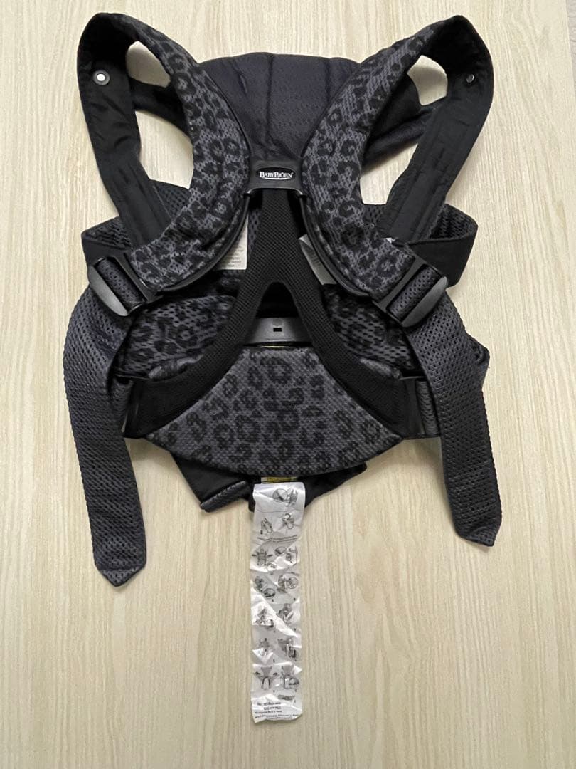 BABY BJORN ベビーキャリアMOVE エアリーメッシュ　ヒョウ柄
