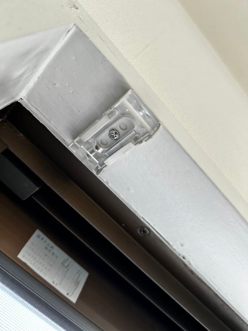 オーダーメイド　オレンジ　手動ロールスクリーン 壁面取り付け