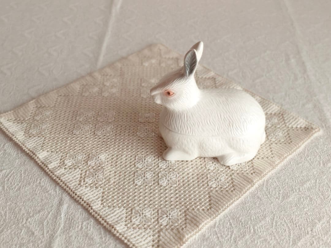 【たぁこ*さま】vintage pot ୨୧ * 白ウサギさんの テリーヌポット