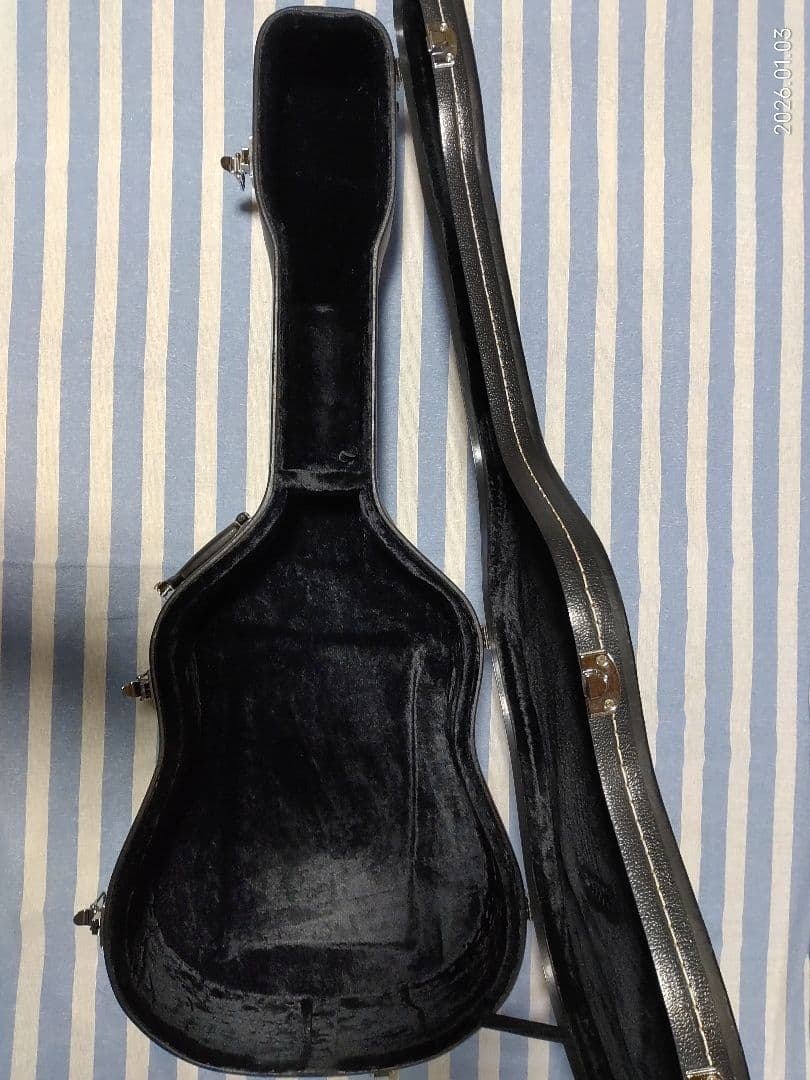 Morrisのカッタウェイ・アコースティックギターS-30ハードケース付きです。