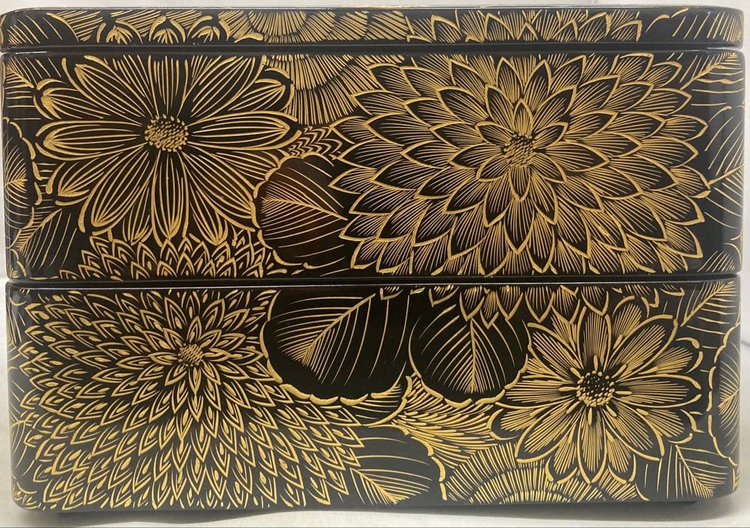 B519b「黒漆塗沈金菊尽 二段重箱」木製　輪島塗　紙箱　お節料理