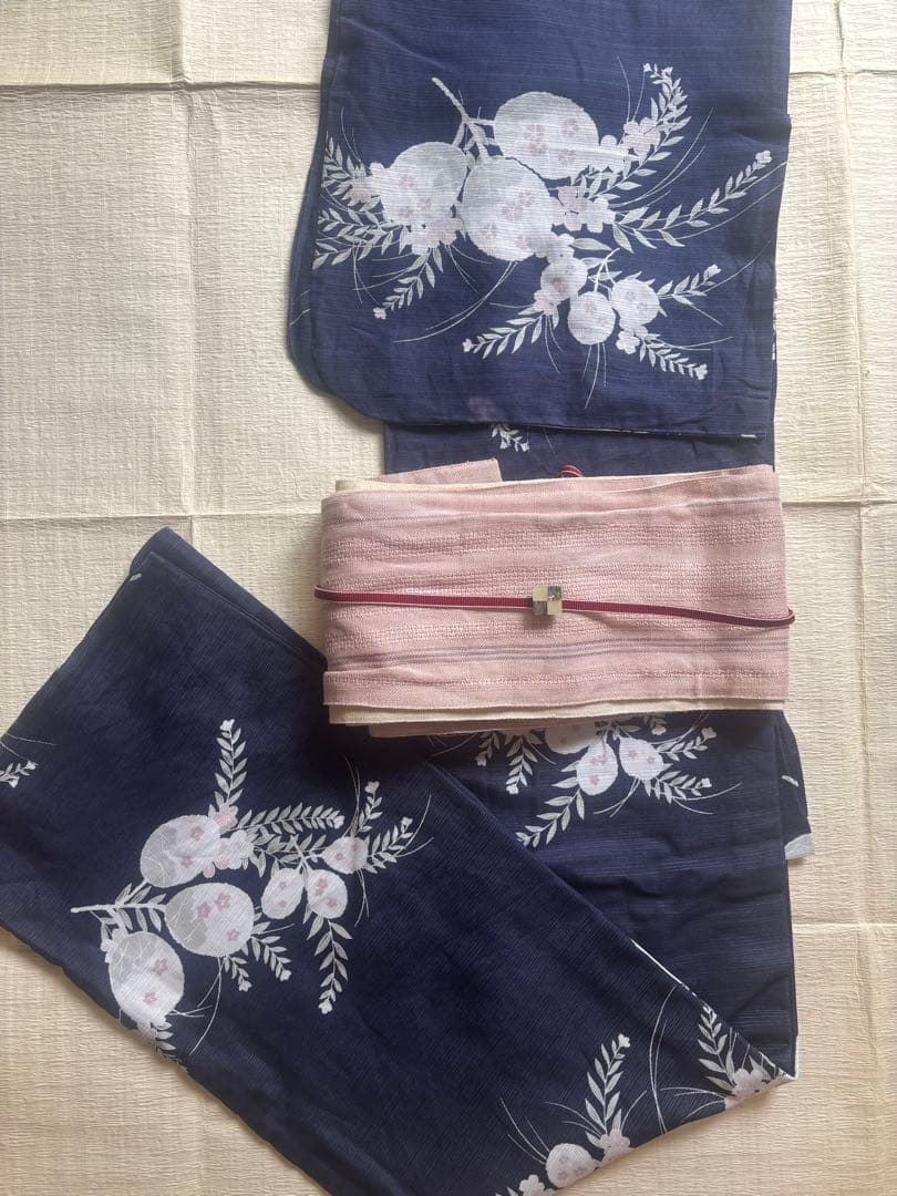 【綿麻　上品浴衣】古今　紺色 浴衣 単品　ピンク小花＆葉模様 手縫い 着物風にも