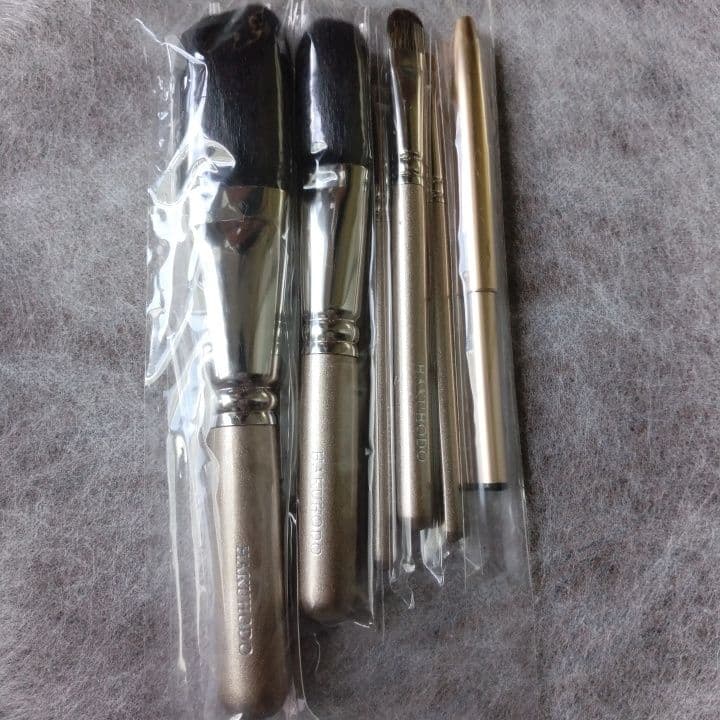【未使用】HAKUHODO 白鳳堂　化粧筆　ブラシ6本セット　ポーチつき
