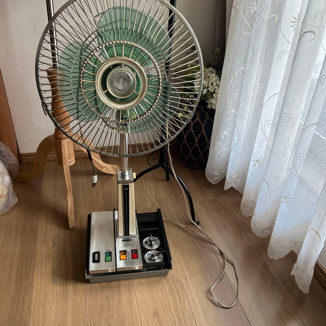 アンティーク扇風機スイッチ光る昭和レトログリーン扇風機コード修理品撮影用品動作可