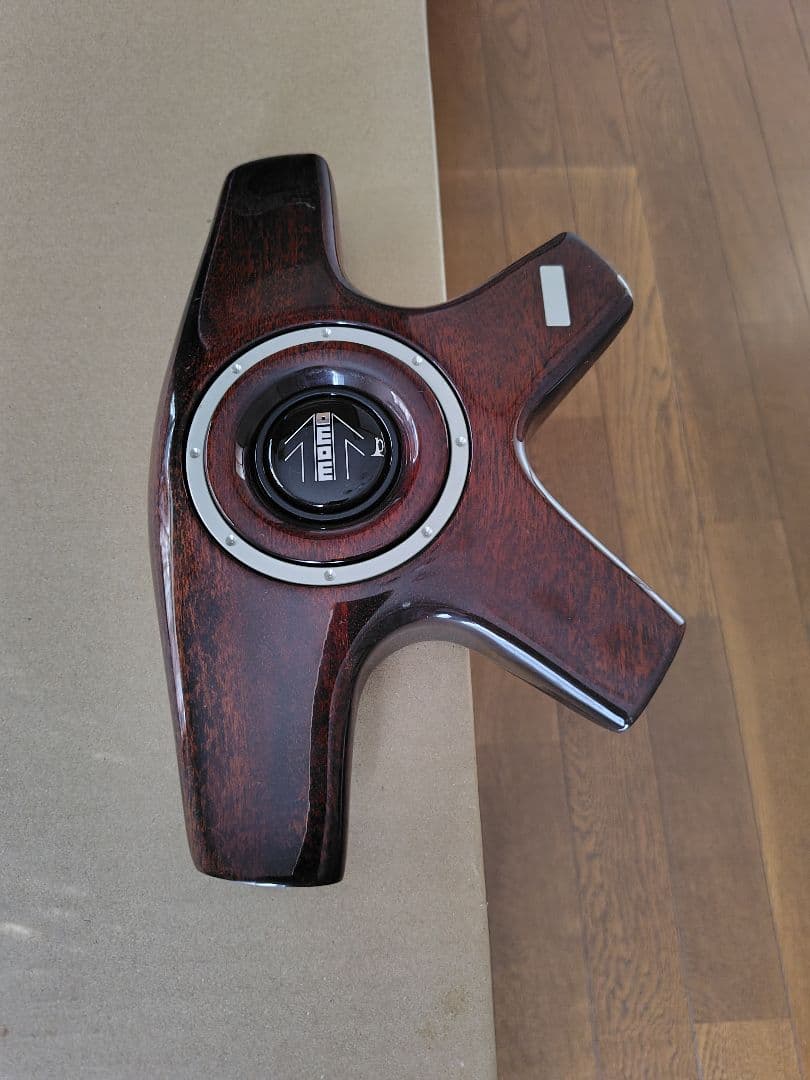 モモダークウッドハンドル 4本スポーク フルパッド付き