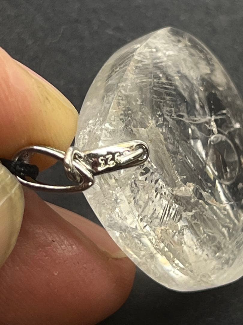 天然石　水入り水晶　ペンダントトップ　指紋入り　大きな気泡⭐️1872