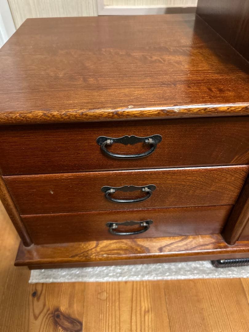 アンティーク　段違い　木製キャビネット ガラス扉付き 小引き出し3段