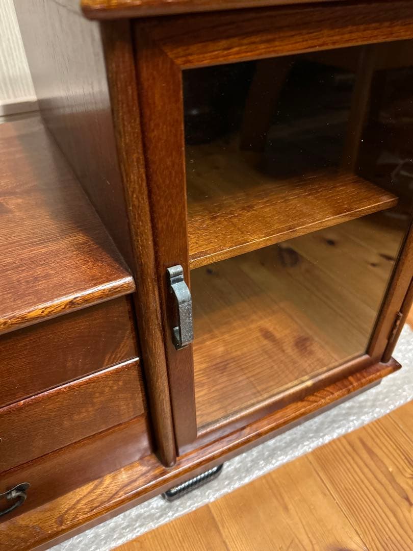 アンティーク　段違い　木製キャビネット ガラス扉付き 小引き出し3段