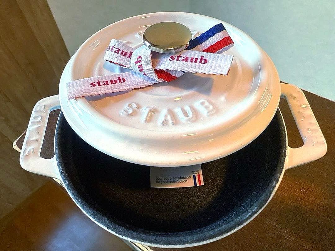 ストウブSTAUB完売ホワイトココットラウンド１０ｃｍ新品未使用 生涯保証＆箱付