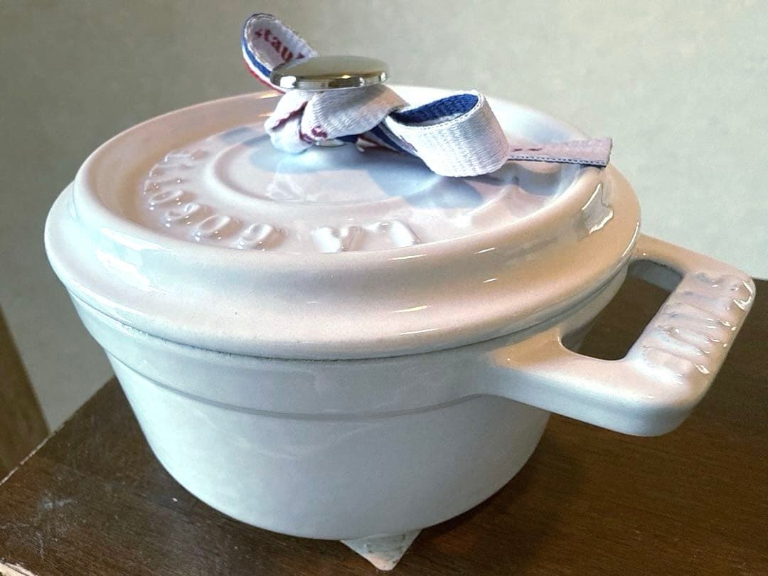 ストウブSTAUB完売ホワイトココットラウンド１０ｃｍ新品未使用 生涯保証＆箱付