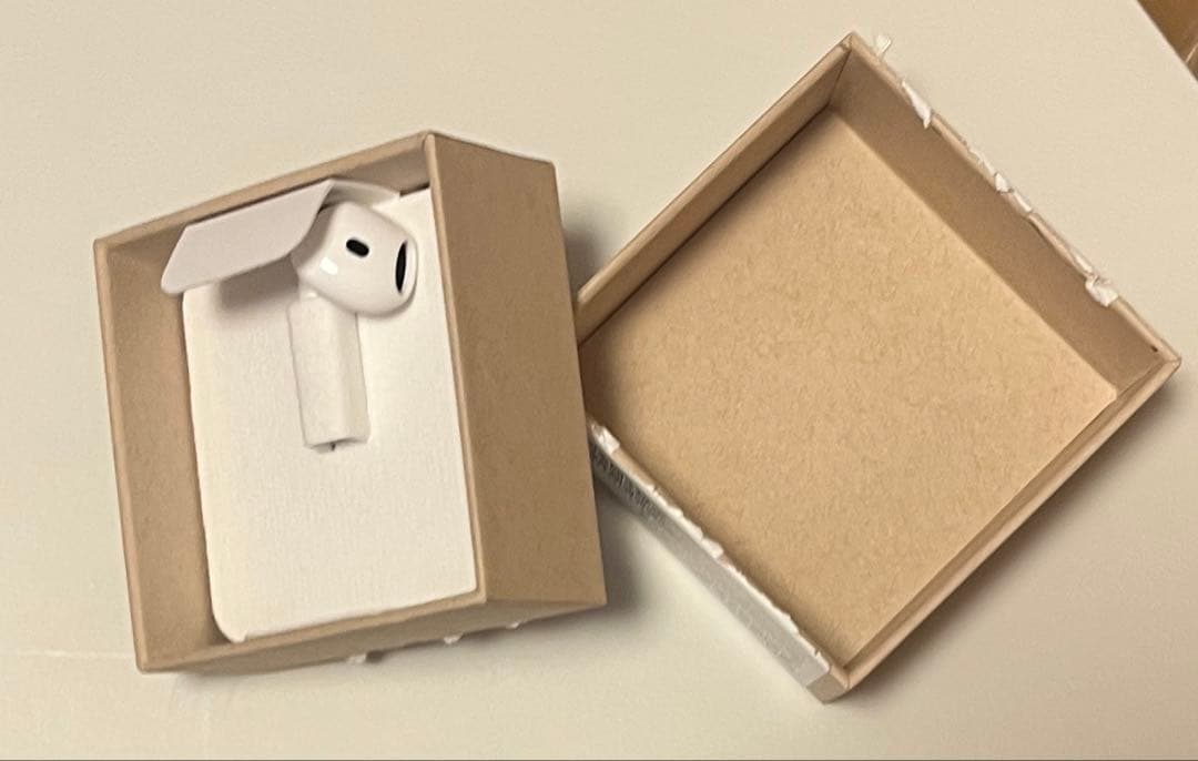 未使用 ホワイト AirPods4 左耳のみ