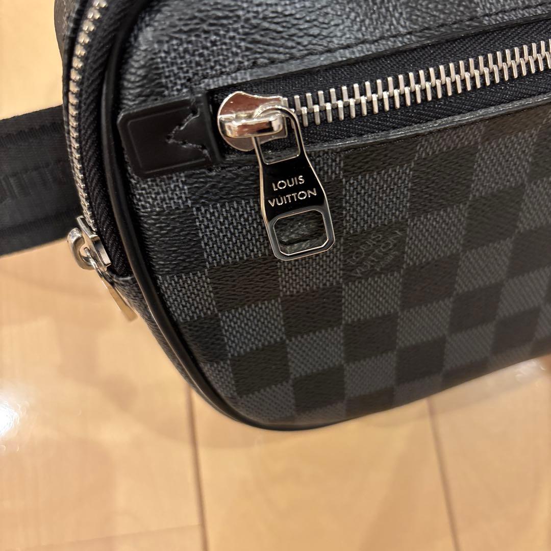 ルイヴィトン　ほぼ未使用品 ダミエグラフィット アンブレール　ショルダーバッグ